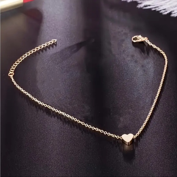 Dainty Gold Heart Pendant Bracelet - Picture 3 of 12
